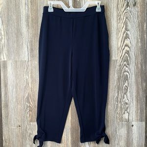 Susan Graver navy capri with elastic waist, S